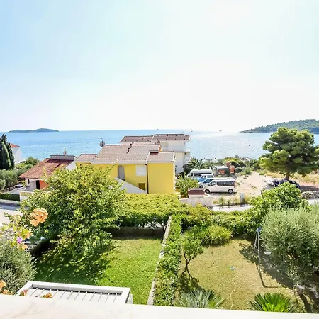 아파트 Marin 로고즈니차