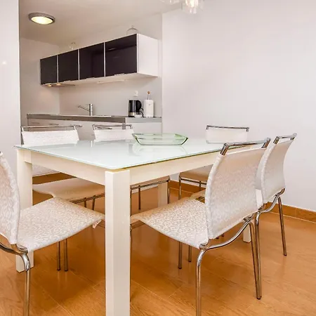 아파트 Marin 로고즈니차