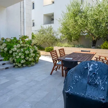 Marin 아파트 로고즈니차